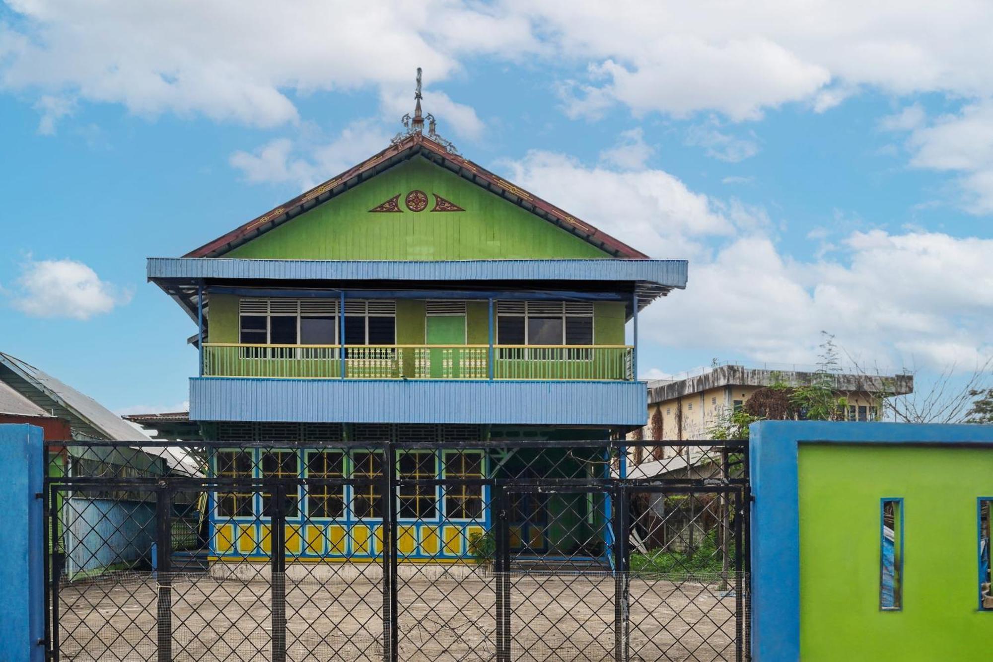 Spot On 92890 Losmen Bahalap Syariah Marabahannearsiring Marabahan Ulek Barito Banjarmasin  Exterior photo